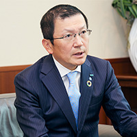 新納 啓介